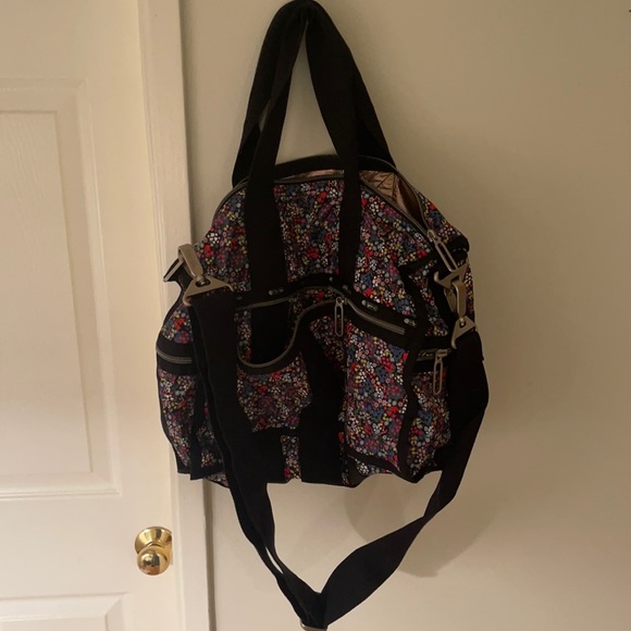 Lesportsac Handbags - Lesportsac small duffle bag never used